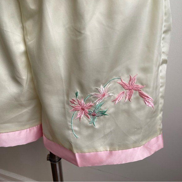 Vintage Satin Embroidered Floral Pajama Set Shorts Top Medium Large Pink Cream - Picture 2 of 8